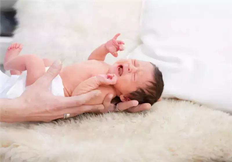 宝宝一直吐奶怎么办？